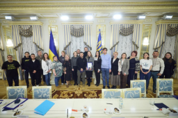 Двоє волонтерів з Донеччини отримали відзнаку &laquo;Золоте серце&raquo; - ОВА