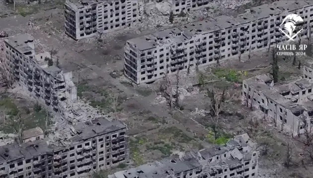 Запеклі бої у Часовому Яру та Торецьку: російські війська зазнають втрат