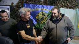 Шон Пенн приїхав на передову в Донецьку область і поспілкувався з бійцями 157-ї бригади