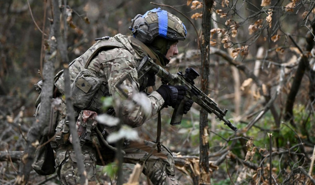 Дві російські дивізії атакують позиції українських захисників на Лиманському напрямку: деталі Дві російські дивізії атакують позиції українських захисників на Лиманському напрямку: деталі