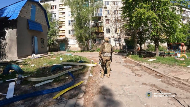 Поліцейські спецпідрозділу "Білий янгол" за тиждень евакуювали понад 70 мешканців Покровська