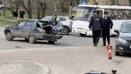В окупованому Донецьку вантажівка з військовими врізалася в автостанцію: двоє загиблих