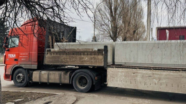 У Покровську почали встановлювати наземні укриття для безпеки громадян