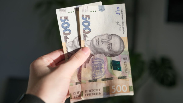 Тисяча від Зеленського: мешканці прифронтових міст Донеччини отримають гроші через Укрпошту