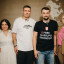 На новосілля до оборонця Маріуполя завітав боксер Олександр Усик