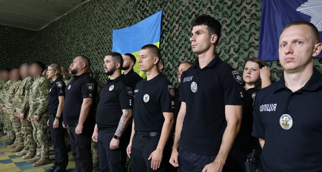 Поліцейських Донеччини відзначили за відвагу: вручено нагрудні знаки та медалі Поліцейських Донеччини відзначили за відвагу: вручено нагрудні знаки та медалі