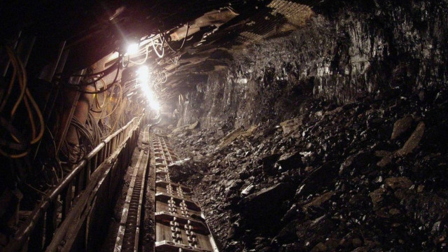 Обстріли знеструмили шахту та підстанцію на Донеччині: всі шахтарі евакуйовані Обстріли знеструмили шахту та підстанцію на Донеччині: всі шахтарі евакуйовані