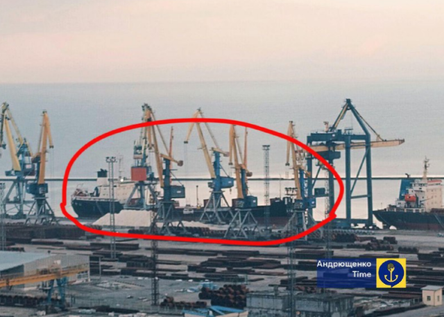 Противник продовжує використовувати Маріупольський порт для вивезення українського каоліну і вугілля