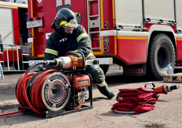 На окупованій Донеччині спалахнула велика пожежа біля Мелекіного
