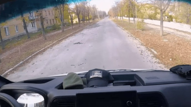 Жителі Зарічного пройшли 12 км пішки під дощем і дронами Жителі Зарічного пройшли 12 км пішки під дощем і дронами