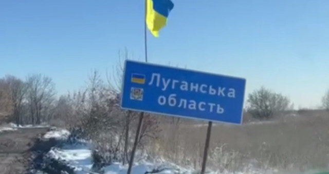 Поліцейські доставили гуманітарну допомогу до деокупованих сіл Луганщини, незважаючи на обстріли Поліцейські доставили гуманітарну допомогу до деокупованих сіл Луганщини, незважаючи на обстріли