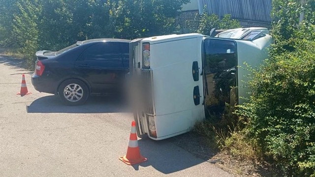 У Краматорську внаслідок ДТП перекинувся автомобіль У Краматорську внаслідок ДТП перекинувся автомобіль