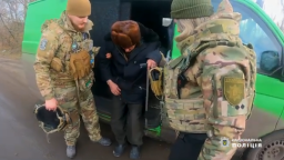 "Білі янголи" продовжують евакуювати українців з під обстрілів в Лиманській громаді