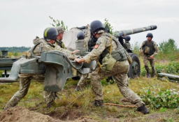На Луганському фронті противник регулярно атакує бронетехнікою, піхотою та авіацією – Лисогор