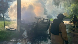 Пожежа на 77 кв м у Новодонецькій громаді та згоріла машина у Краматорську: зведення ДСНС