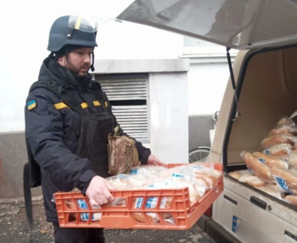 Мешканці Миколаївки Краматорського району отримали гуманітарну допомогу: деталі Мешканці Миколаївки Краматорського району отримали гуманітарну допомогу: деталі