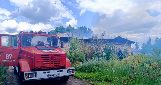 Рятувальники Донеччини ліквідували три пожежі після атак ворожих дронів (ФОТО)