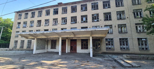 У захопленій Кадіївці Луганської області повідомляють про «приліт» в районі інституту