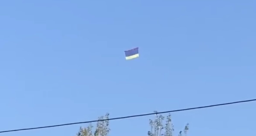 У небі над Донецьком літає величезний прапор України