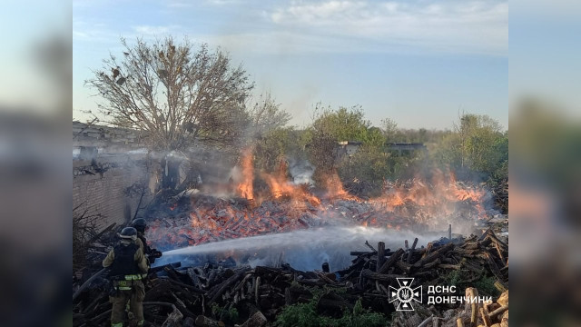 Через ворожі удари Лиман охопили масштабні пожежі ( ФОТО) Через ворожі удари Лиман охопили масштабні пожежі ( ФОТО)