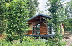 Переселенці з Луганщини будують житло для продажу на Хмельниччині