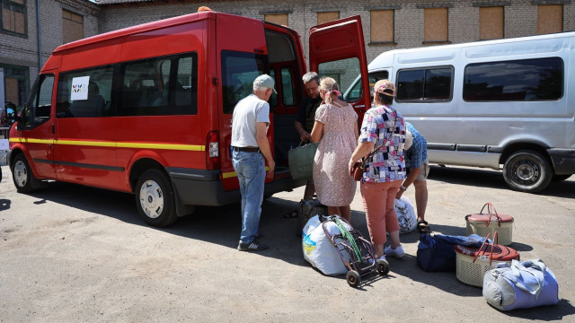 З прифронтового Родинського евакуюють жителів, місто залишилося без води і світла З прифронтового Родинського евакуюють жителів, місто залишилося без води і світла