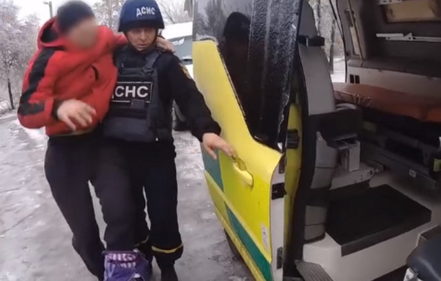 Співробітники ДСНС вивезли із Авдіївки ще 17 чоловік