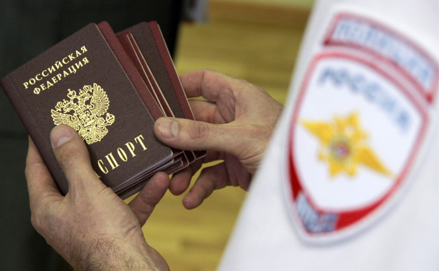 Окупанти в Луганській області збільшують тиск для паспортизації населення