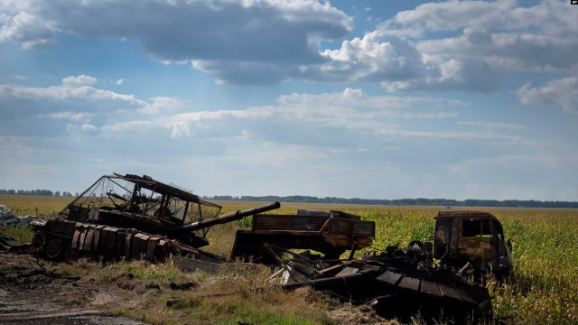 Окупанти взяли під вогневий контроль логістичну трасу ЗСУ на Донеччині Окупанти взяли під вогневий контроль логістичну трасу ЗСУ на Донеччині