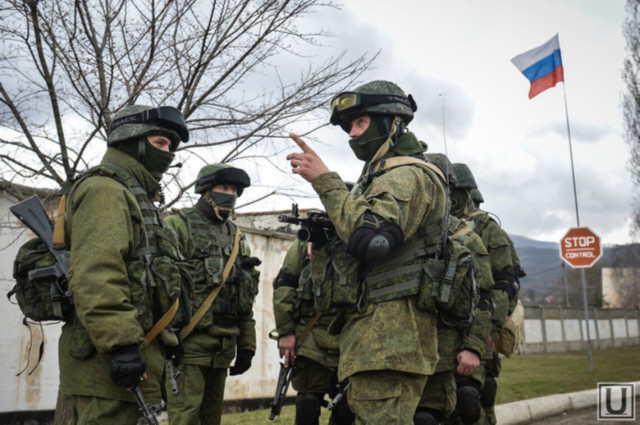 У Торецьку на Донеччині окупанти маскуються під цивільних осіб