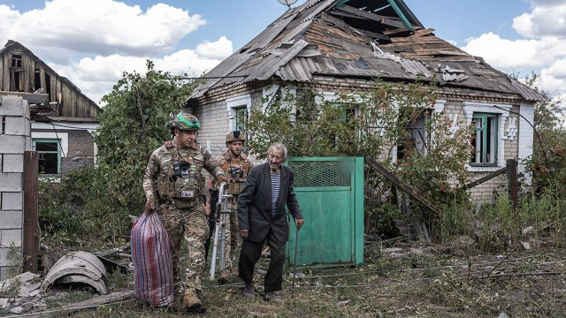 Волонтери створюють стихійні пункти евакуації на Донбасі Волонтери створюють стихійні пункти евакуації на Донбасі