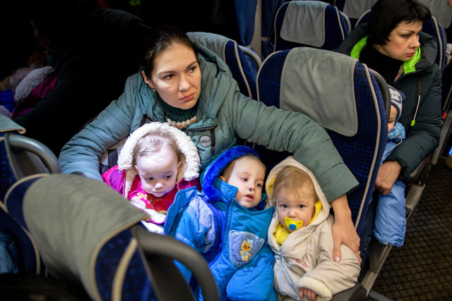 На Донбасі розгорнута примусова евакуація