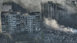 МВС допомагає рятувальникам вивозити цивільних з найгарячіших місць