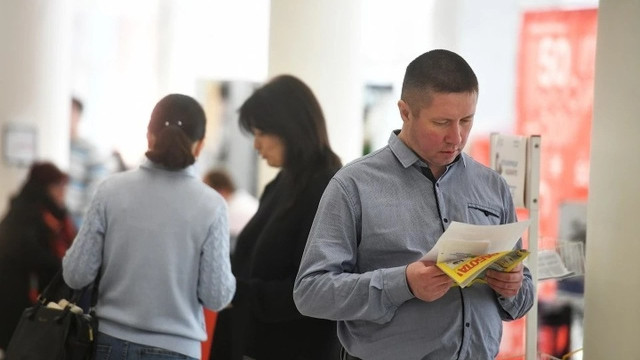 У так званій "лнр" критично бракує фахівців для роботи в лікарнях та школах У так званій "лнр" критично бракує фахівців для роботи в лікарнях та школах