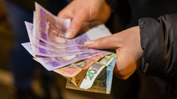 Верховна Рада розкритикувала ініціативу Зеленського виплатити по 1 тис гривень кожному українцю