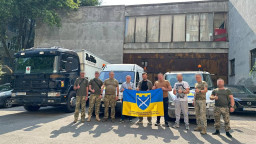 Бійцям Донецької ТрО передали три автівки для виконання бойових завдань