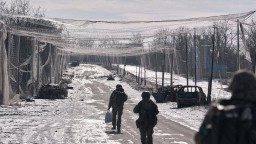 Фотокореспонденти показали як виглядає небезпечний шлях "Дороги смерті" у Костянтинівці