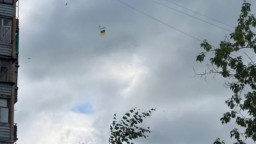 Слов'янськ відзначив День Конституції прапором у небі