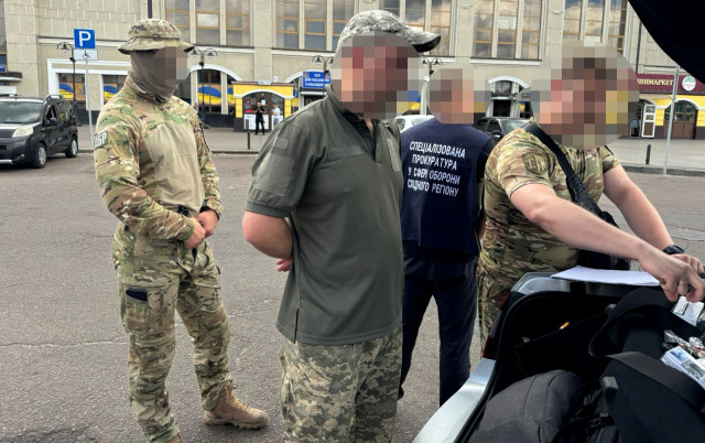 На Донеччині заблокована схема переправлення ухилянтів за кордон: директор фонду серед затриманих