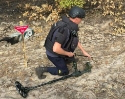 На Луганщині рятувальники отримали металодетектори для розмінування