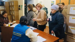Переселенці з Покровська отримали гуманітарні набори у Павлограді