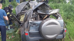 На Донеччині автомобіль з'їхав у кювет &mdash; водія передали медикам