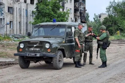 В окупованому Луганську "комендантів ЛНР" примусово перекидають на передову