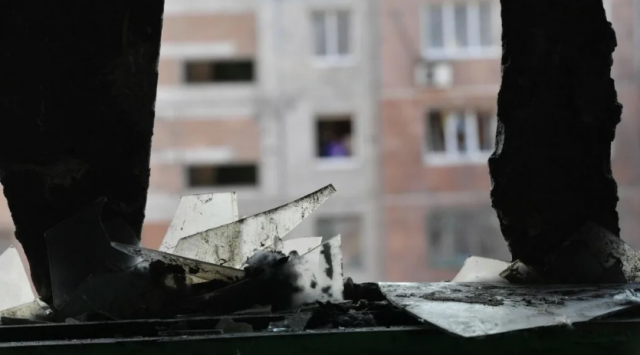Донецьк потрапив під обстріл: пошкоджено будинок, зупинку, котельню та дитячий садок
