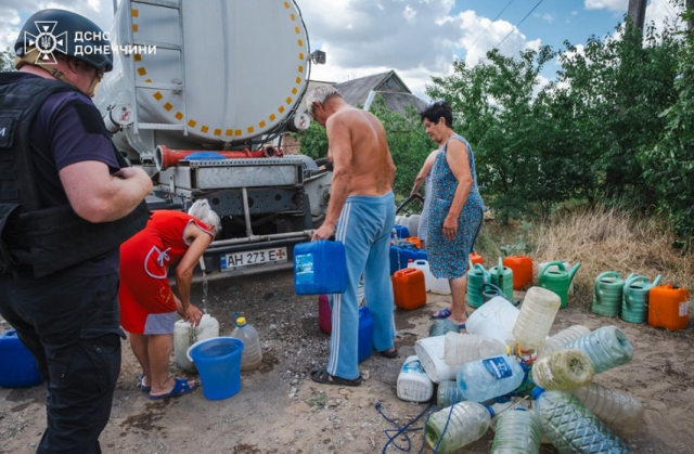 Рятувальники підвезли 40 тонн води для мешканців Донецької області