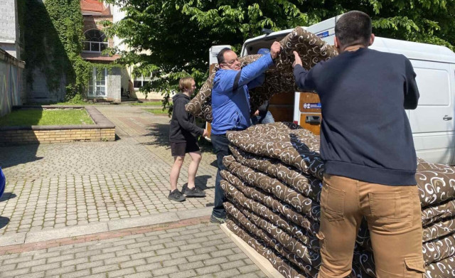 Переселенці з Донеччини отримали комплекти для сну у Вінниці та Хмельницькому Переселенці з Донеччини отримали комплекти для сну у Вінниці та Хмельницькому