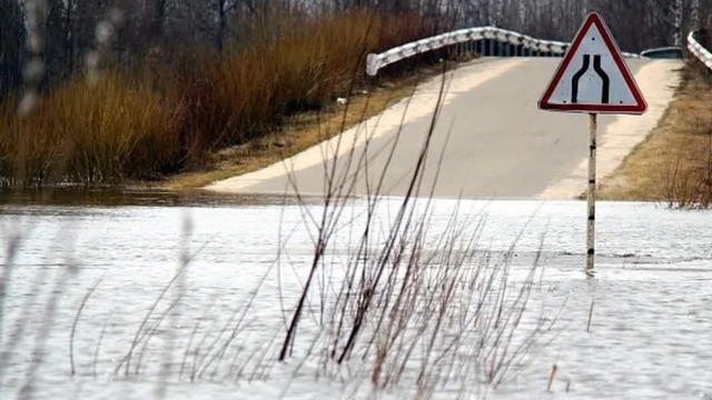 Паводок на Луганщині: 13 мостів і 4 дороги залишаються під водою