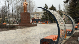 У Шахтарську після реконструкції відкрили сквер із радянською символікою