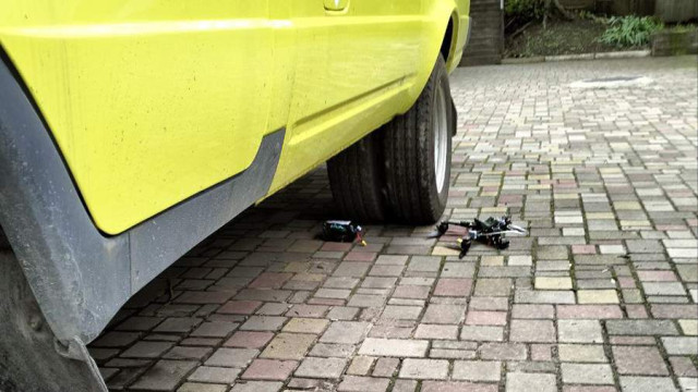 Дрон атакував підстанцію "швидкої допомоги" в окупованому Лисичанську (ФОТО) Дрон атакував підстанцію "швидкої допомоги" в окупованому Лисичанську (ФОТО)