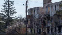 Прифронтові громади Донеччини потерпають від постійних атак: тисячі будинків зруйновані